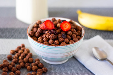 bowl con cereal y fruta