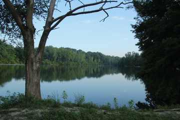 Fototapeta na wymiar Reflecting Lake in the Early Morning