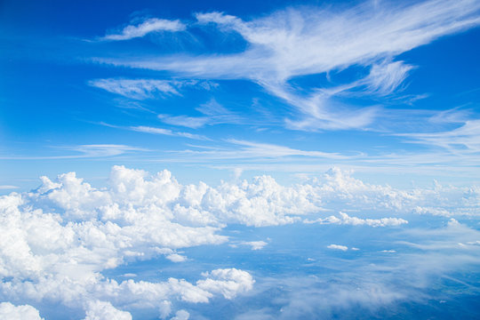 青空と雲のイメージ © T.Kurohara
