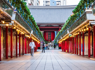 浅草寺　雷門と仲見世