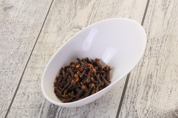 Dry clove seeds