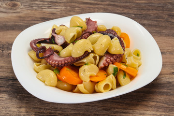 Pasta with octopus and yellow tomatoes