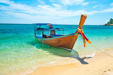 Fototapeta na wymiar View of traditional thailand longtail boat at sand beach of tropical island in Andaman sea