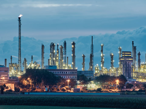Industrie bei Nacht