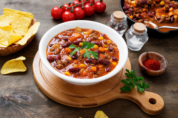 Traditional mexican dish chili con carne with minced meat and red beans.  - obrazy, fototapety, plakaty