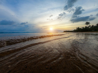 Obraz premium The sea and the blue sky in the sunset