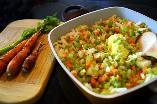 Soffritto, roasted basic for Italian sauces with meat, fish or vegetables. basis of the Mediterranean cuisine for many pasta sauces and braised dishes. Main ingredients - celery, carrots and onions.