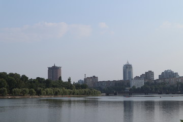 Fototapeta premium view of the city donetsk with pond
