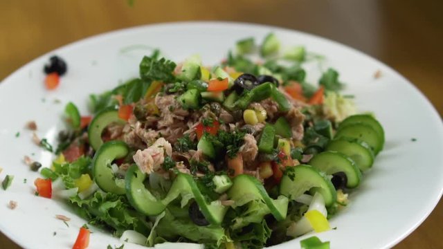 Cheff cooking a tuna salad