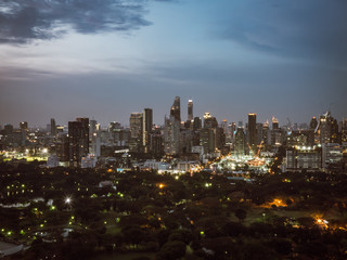 Obraz premium Beautiful skyline of Bangkok at sunset