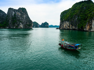 Fototapeta na wymiar Vietnam Halong Bay boat tour