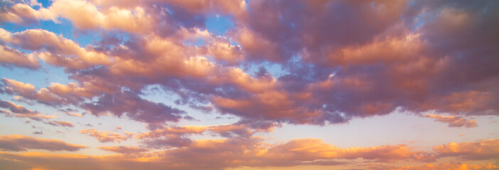 Beautiful sunset sky. Nature sky backgrounds. - obrazy, fototapety, plakaty