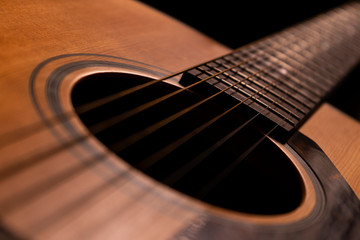 Naklejka premium Acoustic guitar detail on black background