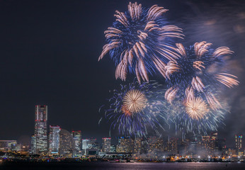 横浜みなとみらいスパーリングナイト花火大会