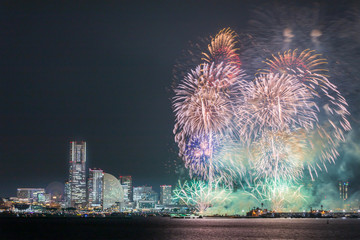 横浜みなとみらいスパーリングナイト花火大会