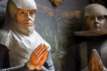 Betende - Jahrhunderte Jahre alte christliche Figuren