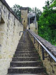 Fototapeta na wymiar Escalier ancien tour château