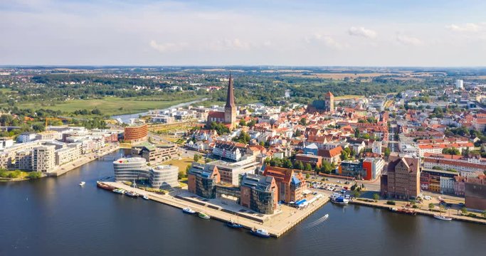 Stadthafen Rostock mit Speichern