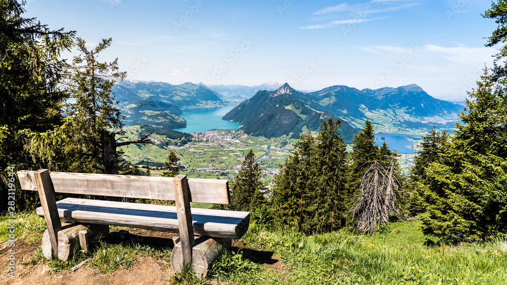 Wall mural parkbank auf der rotenflue, schwyz, vierwaldstättersee, lauerzersee, schweiz