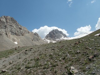 Fototapeta premium beautiful hiking in fann mountains nature in tajikistan