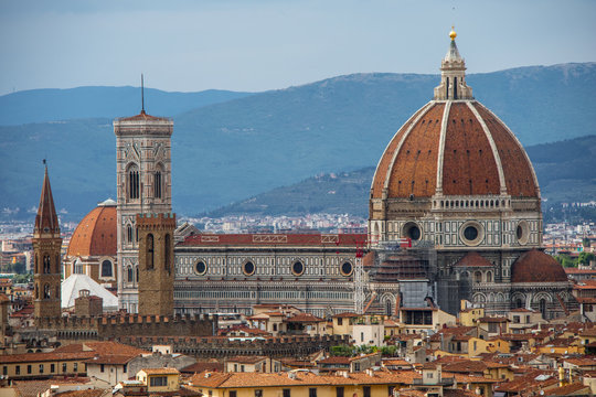 Igreja de Santa Maria del Fiore a quinta maior igreja da Europa, muito bonita catedral feita de m&aacute;rmore branco e verde. It&aacute;lia