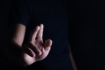 Fototapeta premium man empty palm on dark background