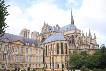 Fototapeta na wymiar le chevet de la cathédrale de Reims
