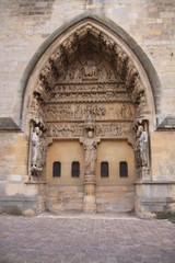 Fototapeta na wymiar le portail du jugement dernier de la cathédrale de Reims