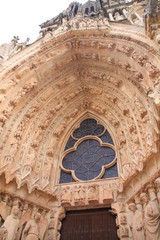 le portail gauche de la cathédrale de Reims