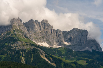 Fototapeta premium Hochgebirge mit vielen Wolken