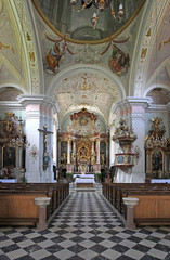 Fototapeta na wymiar l'interno barocco del santuario dell'Addolorata a Rifiano (Merano)