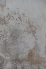 Marode und feuchte Hauswand