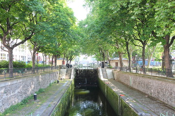 Fototapeta premium Canal Saint Martin cityscape Paris France