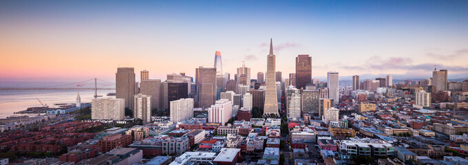 Aerial View of San Francisco Skyline at Sunset - obrazy, fototapety, plakaty
