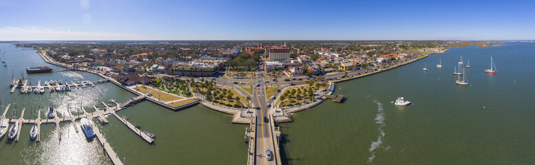 Obraz premium St. Augustine city aerial view including Plaza de la Constitucion, Cathedral Basilica of St. Augustine and Governor House panorama, St. Augustine, Florida, USA.