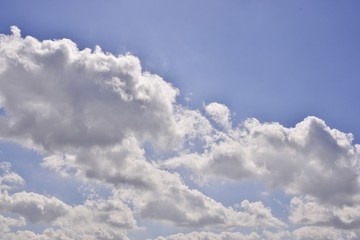 青空に浮かぶ夏雲