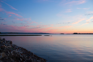 Obraz premium Sunset over water