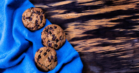 pastel galletas y leche