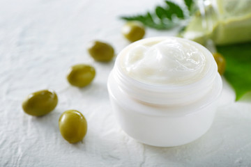 Obraz na płótnie Canvas Jar of body cream on white table
