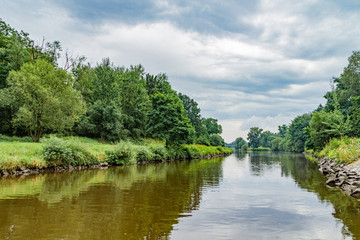 Fototapeta na wymiar landscape with river and trees on cloudy day 