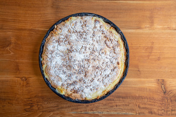 italienische torta della nonna, heiß aus dem ofen