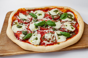 pizza with pesto tomatoes and mozzarella