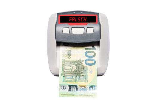 Neuer 100 EURO Schein wird auf Echtheit gepr&uuml;ft und ist Falschgeld
