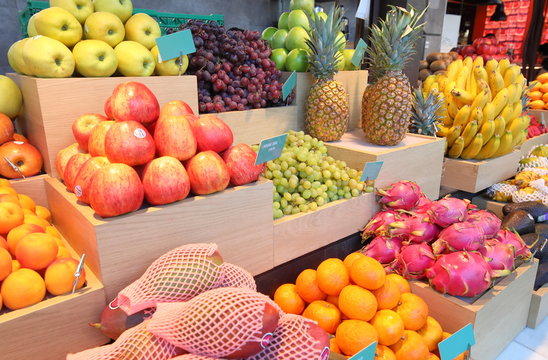 Tropical fruit shop business display 