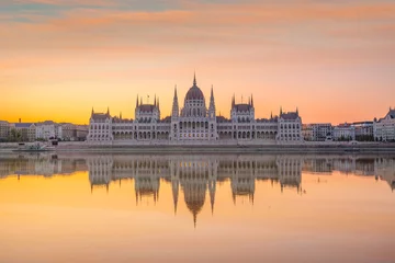 Deurstickers Parliament building over delta of Danube river in Budapest © f11photo