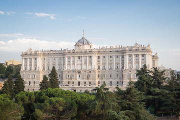 Fototapeta na wymiar Fachada principal del palacio real de Madrid