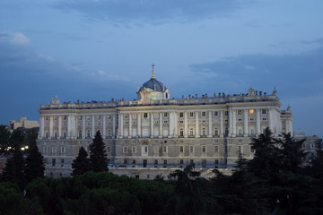 Obraz premium Fachada principal del palacio real de Madrid