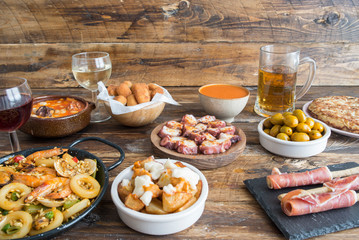 Fototapeta na wymiar Typical spanish food and drink