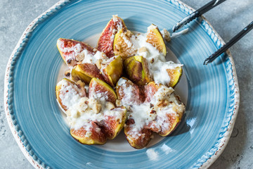 Figs with Goat Cream Cheese, Honey and Hazelnut Powder.