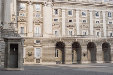 Obraz premium Detalle de la fachada del palacio real de Madrid